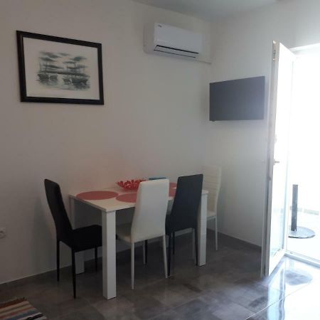 Apartmani Korina Starigrad Paklenica Esterno foto