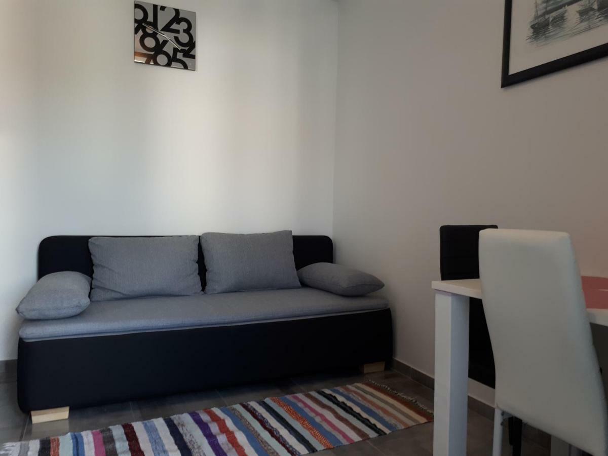 Apartmani Korina Starigrad Paklenica Esterno foto