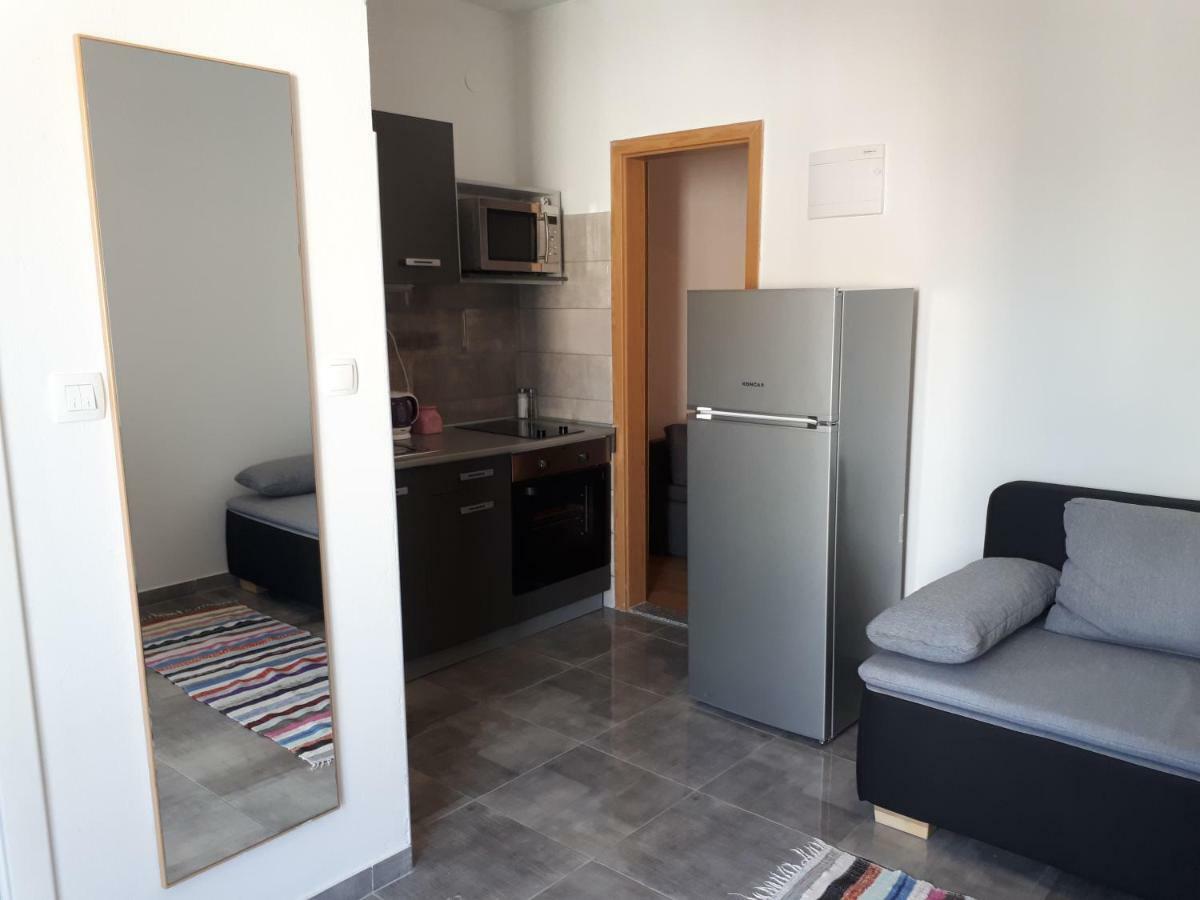 Apartmani Korina Starigrad Paklenica Esterno foto