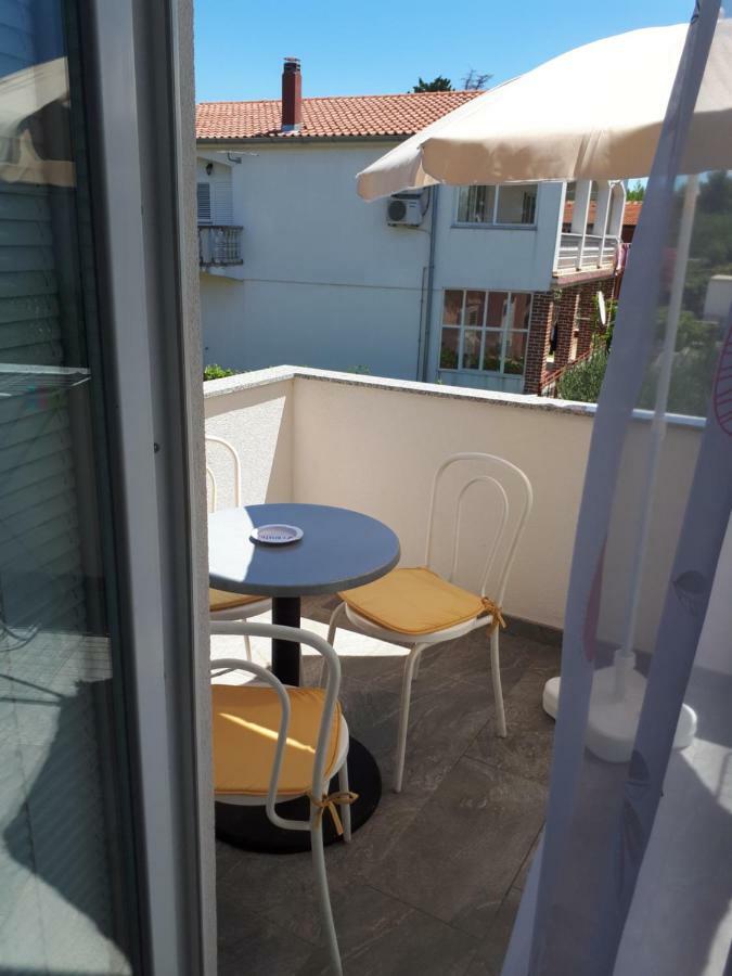 Apartmani Korina Starigrad Paklenica Esterno foto
