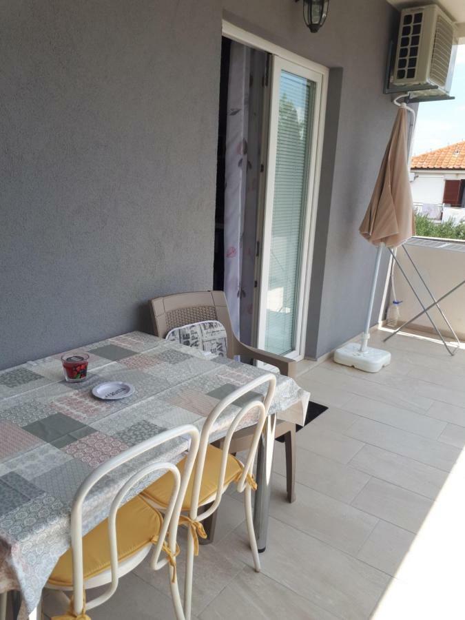Apartmani Korina Starigrad Paklenica Esterno foto