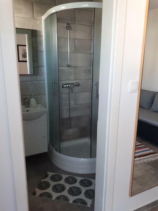 Apartmani Korina Starigrad Paklenica Esterno foto
