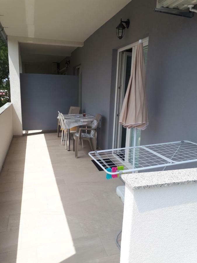 Apartmani Korina Starigrad Paklenica Esterno foto