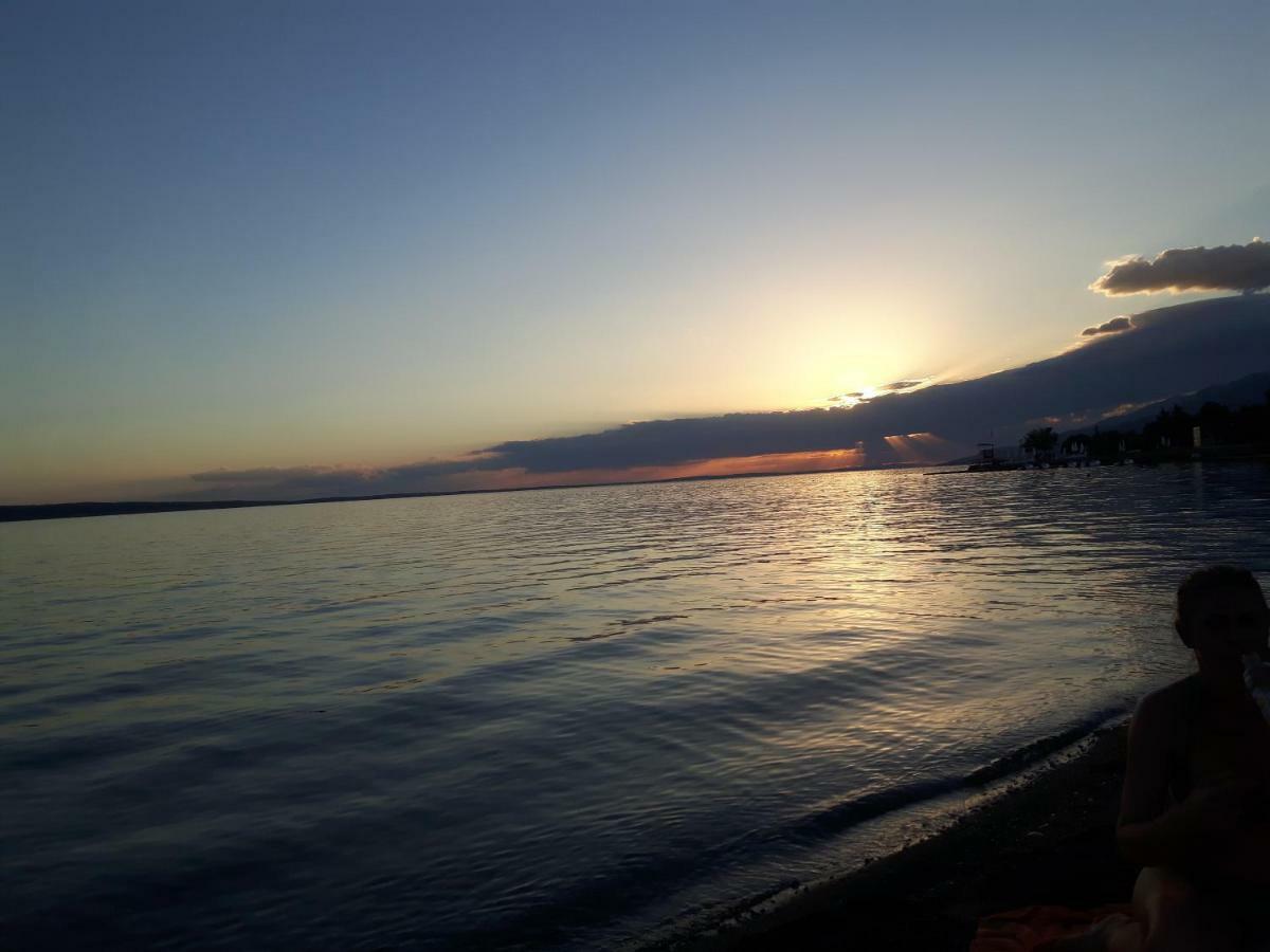 Apartmani Korina Starigrad Paklenica Esterno foto