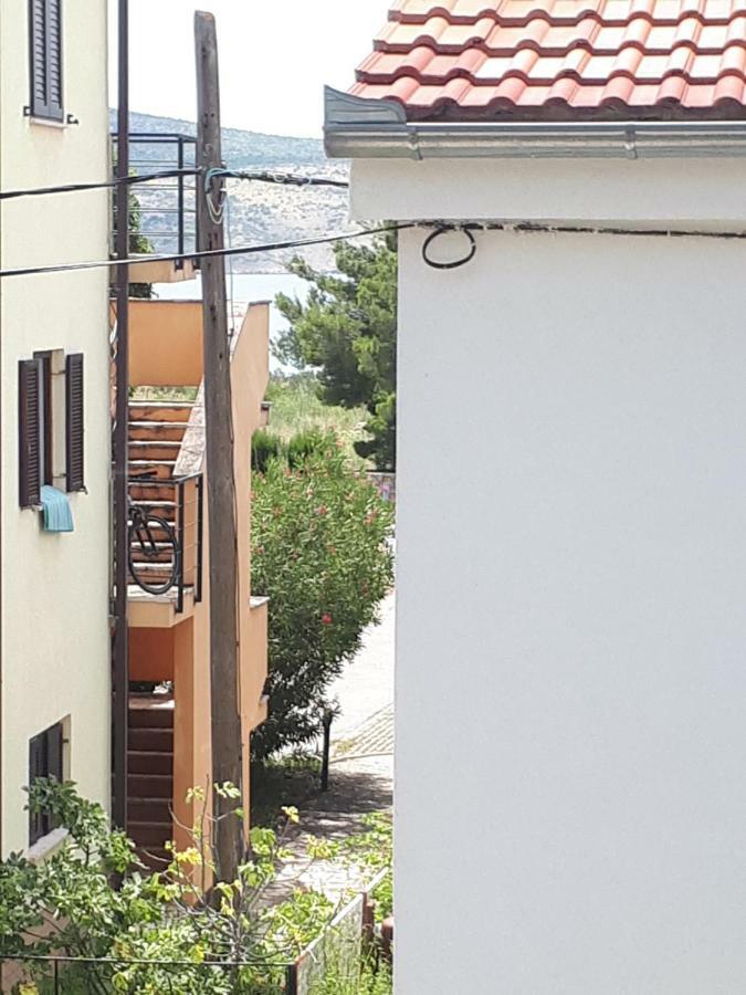 Apartmani Korina Starigrad Paklenica Esterno foto