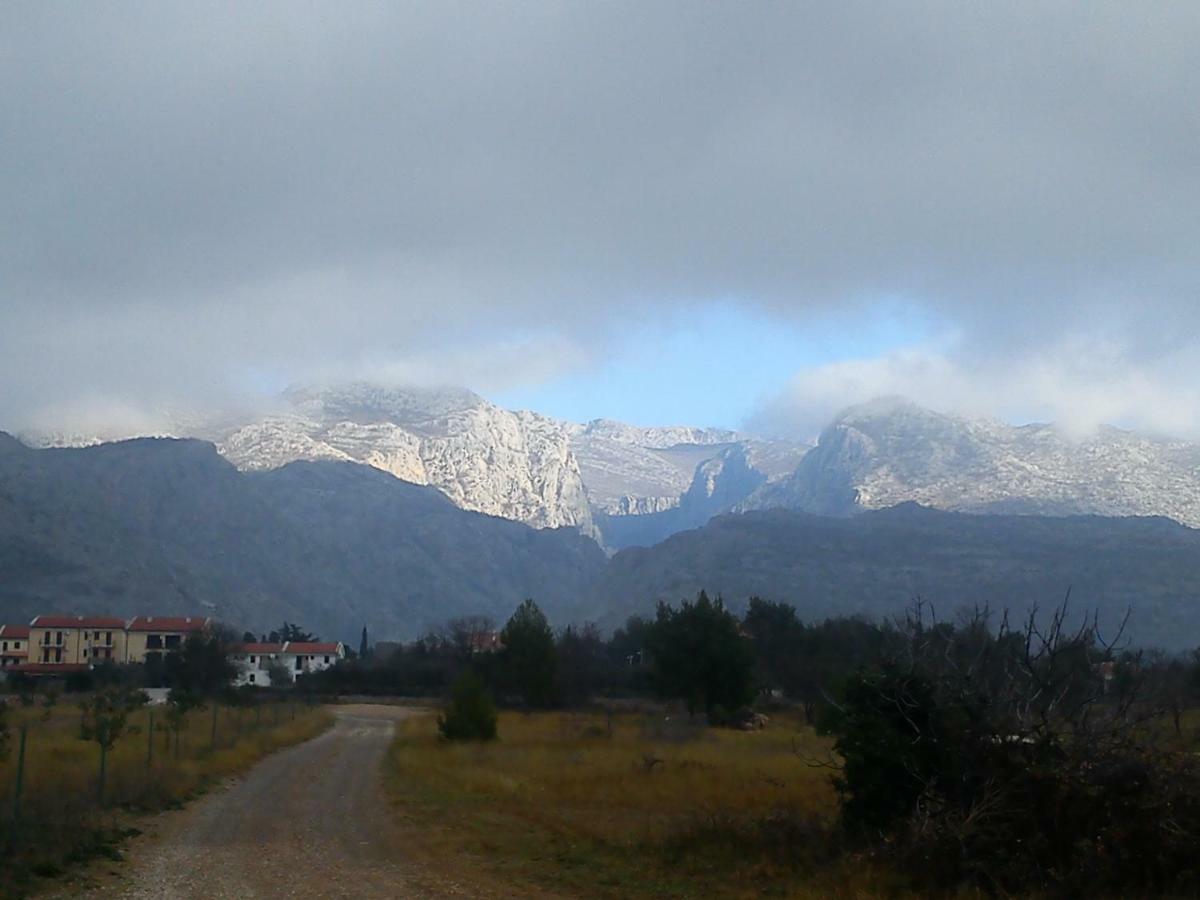 Apartmani Korina Starigrad Paklenica Esterno foto