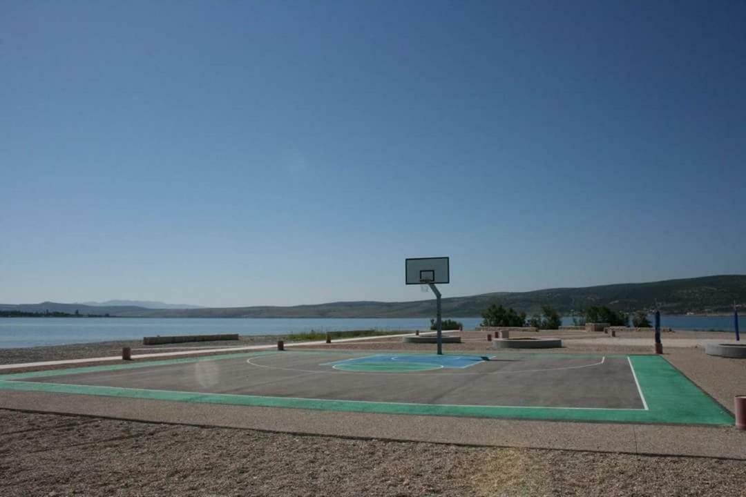 Apartmani Korina Starigrad Paklenica Esterno foto