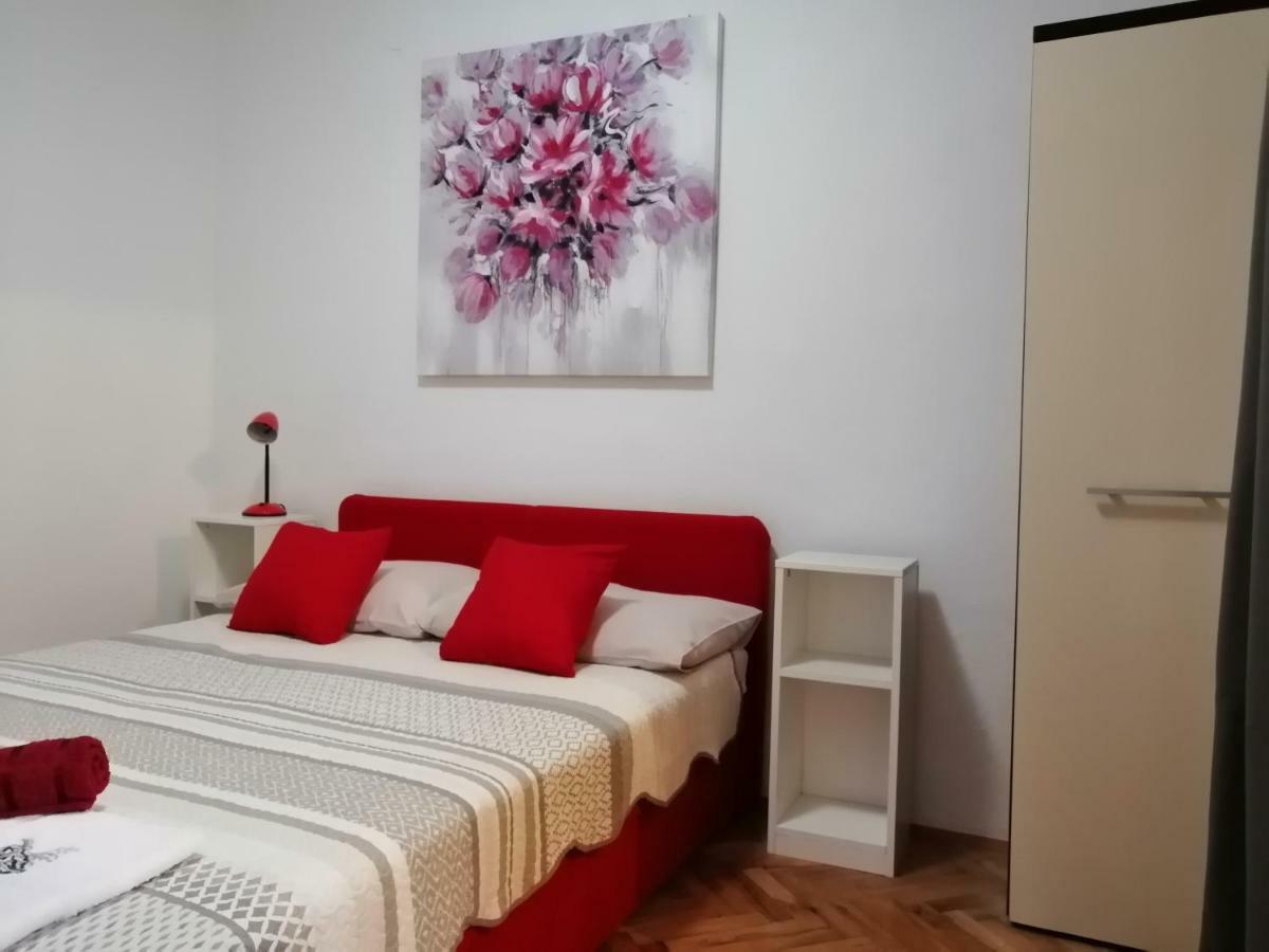 Apartmani Korina Starigrad Paklenica Esterno foto