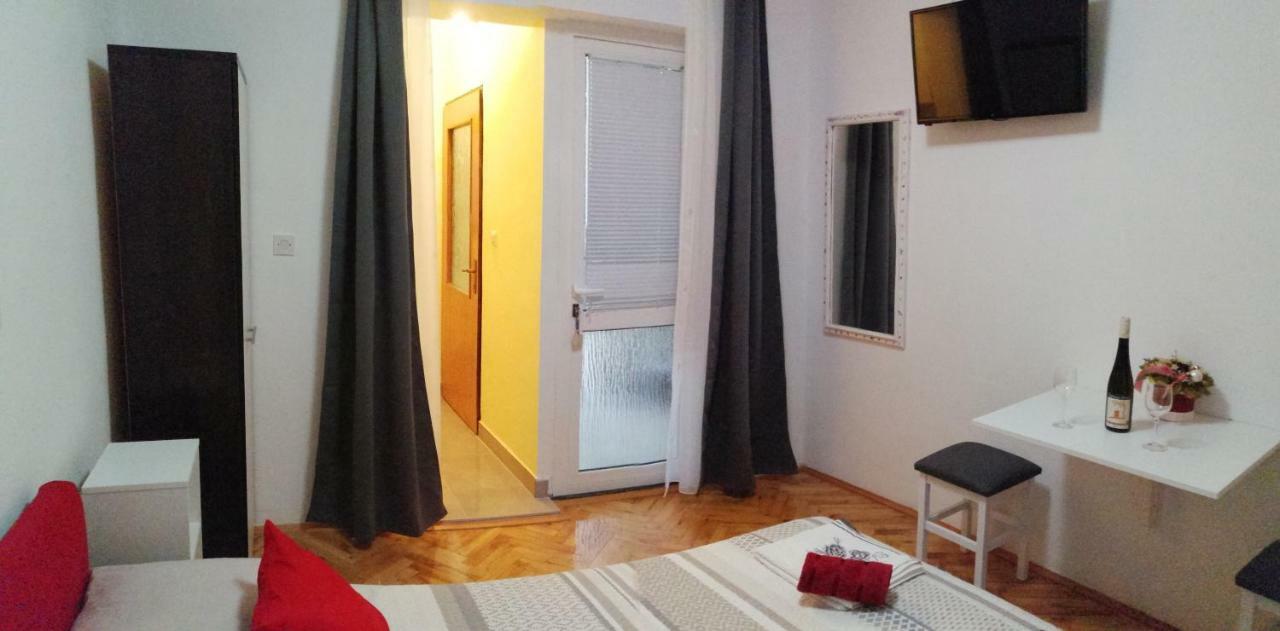 Apartmani Korina Starigrad Paklenica Esterno foto