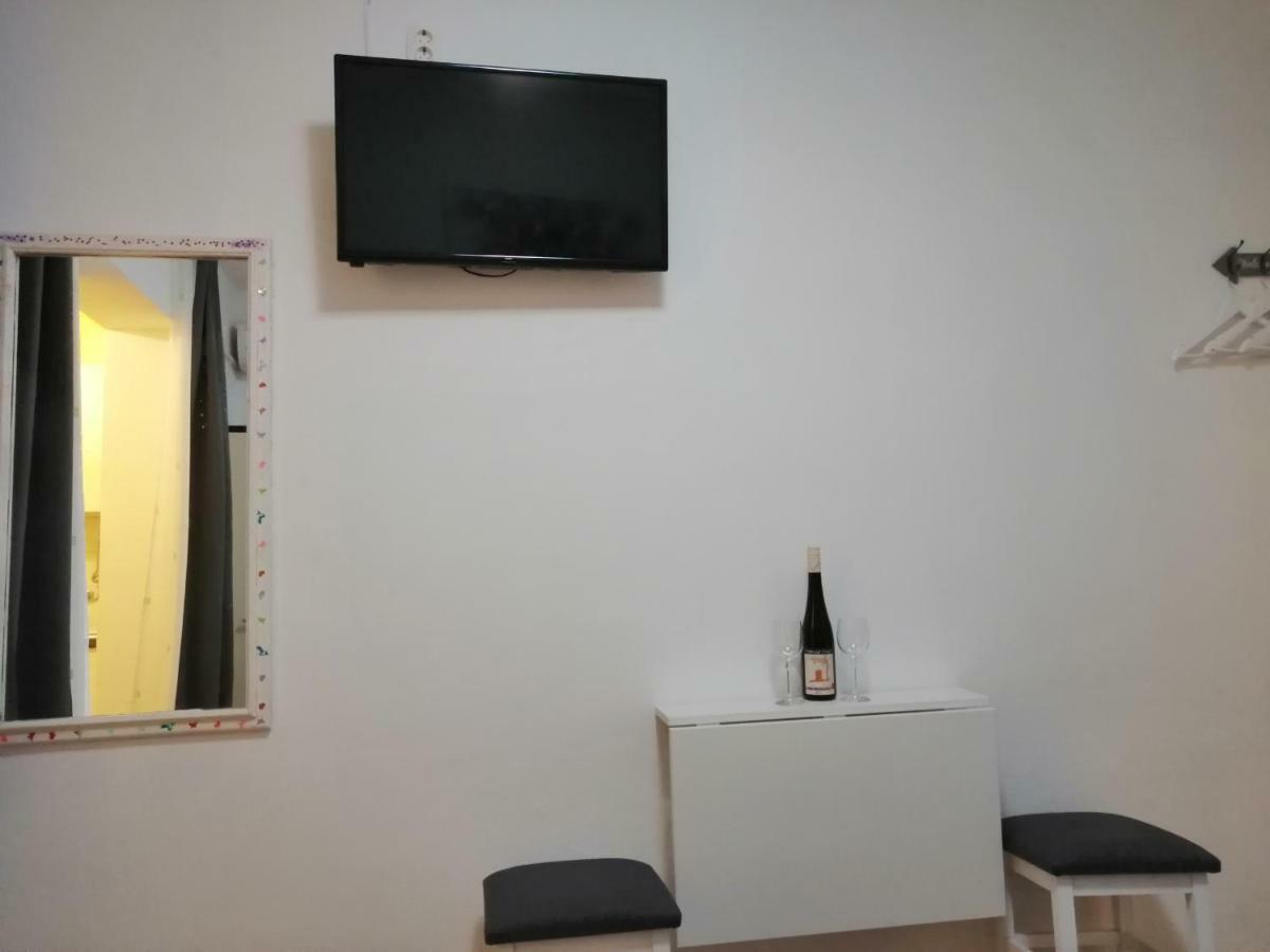 Apartmani Korina Starigrad Paklenica Esterno foto