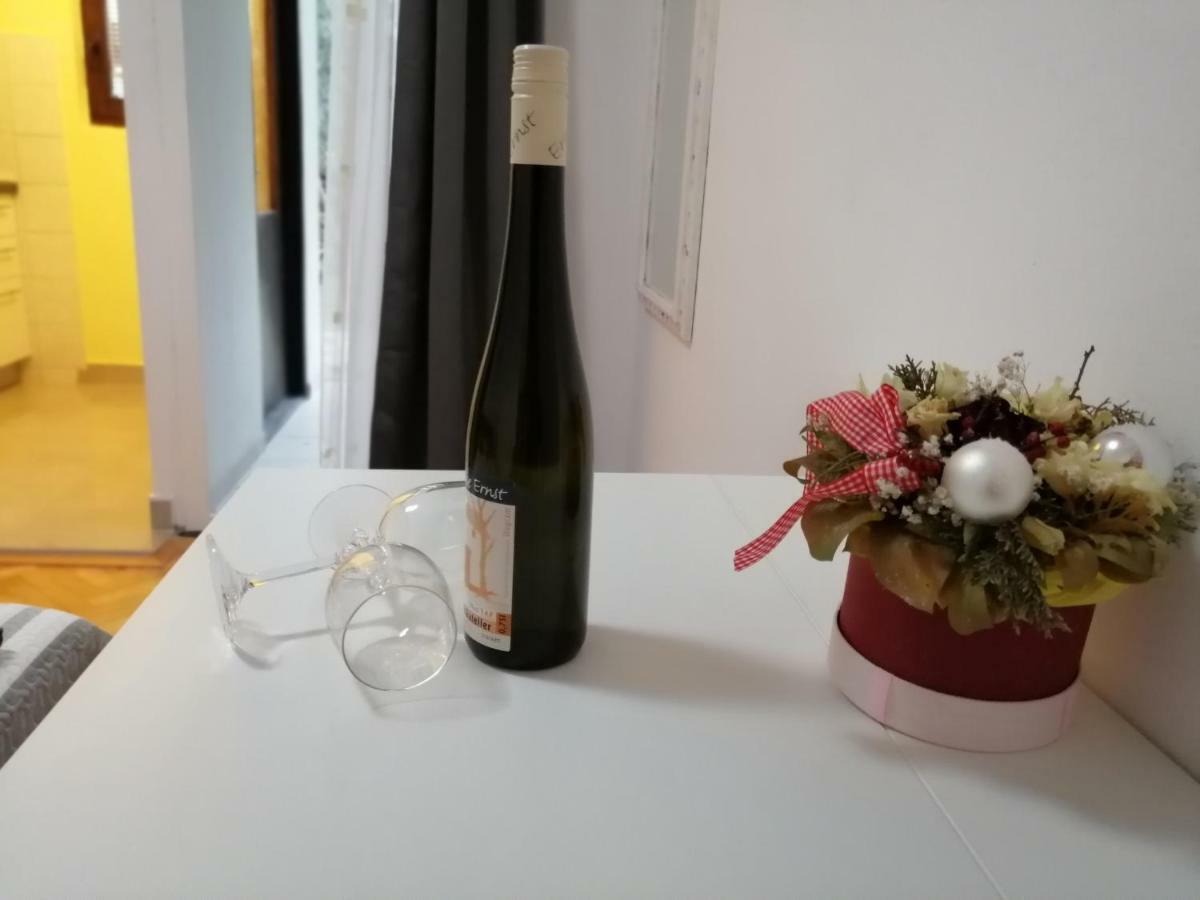 Apartmani Korina Starigrad Paklenica Esterno foto