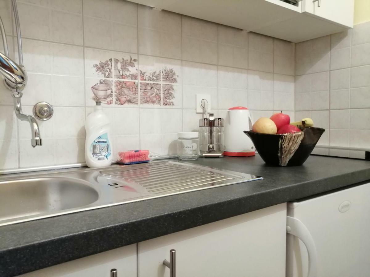 Apartmani Korina Starigrad Paklenica Esterno foto