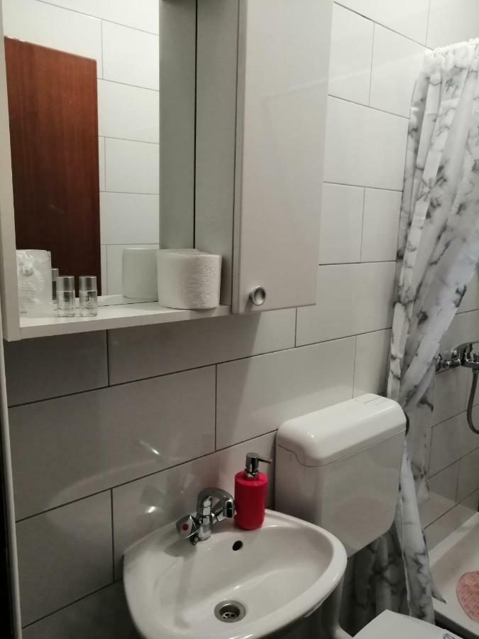 Apartmani Korina Starigrad Paklenica Esterno foto