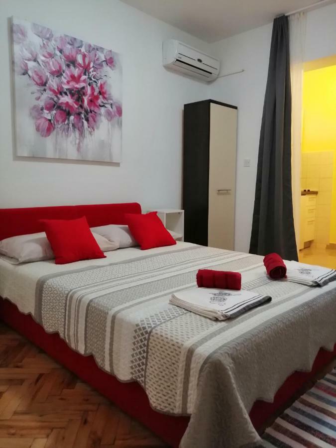 Apartmani Korina Starigrad Paklenica Esterno foto
