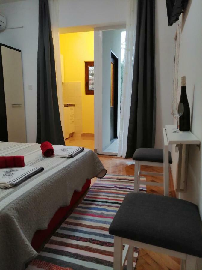 Apartmani Korina Starigrad Paklenica Esterno foto