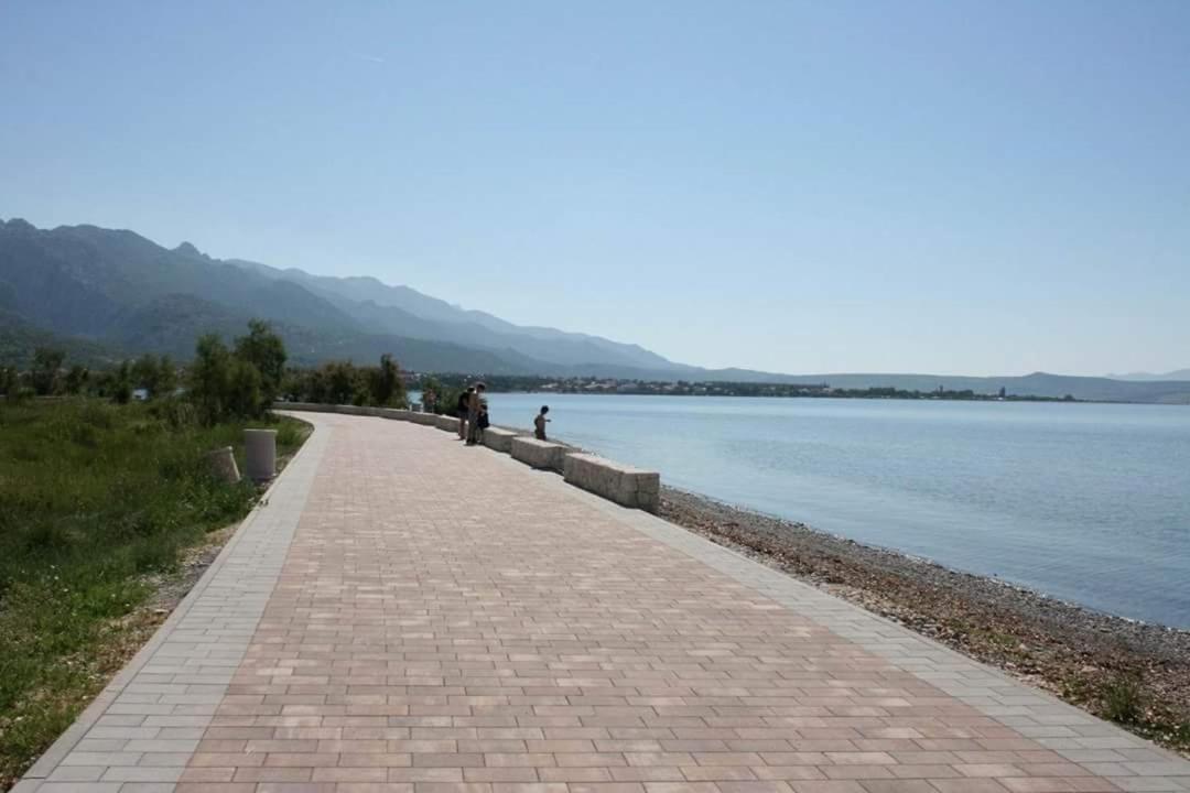 Apartmani Korina Starigrad Paklenica Esterno foto